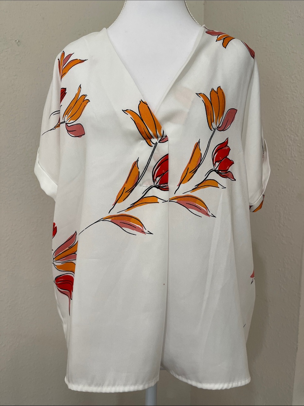 Floral V-Neck Women’s Top in White with Red & Orange Blooms size M